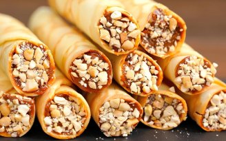 Вкусные вафли со сгущенкой без вафельницы: простой рецепт, который напомнит о детстве (видео)