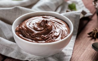 Настолько вкусно, что не захочется покупать: такую "нутеллу" вы приготовите дома за минуты (видео)