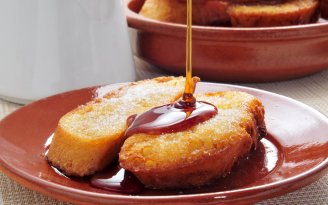 Идеальный завтрак начинается с этих карамельных тостов: простой рецепт с вау-эффектом (видео)