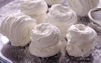 Зефир с хурмой и орехами: нежный десерт, тающий во рту