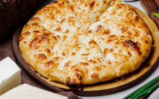 Без замеса теста и лишней возни: ленивые хачапури, которые получаются всегда (видео)