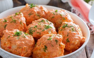 Рецепт для занятых: ленивые голубцы без заворачивания с идеальным томатным соусом (видео)