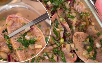 Кожица слетит сама, а мясо будет мягким: как приготовить маринованный язык (видео)