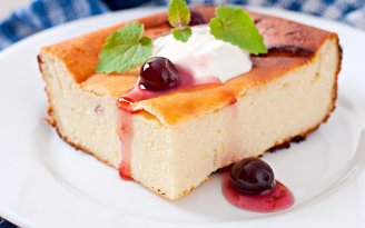 Выходит нежной, как чизкейк: в чем секрет текстуры запеканки (видео)