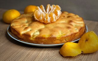 Шарлотка с мандаринами: этот пирог съедят еще до того, как он остынет