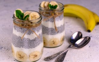Ночная овсянка: идеальный вариант для тех, кто хочет вкусный завтрак без утренней суеты (видео)