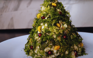 Елок много не бывает: праздничный салат, поражающий гостей