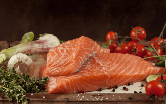 Забудете о магазинной: как засолить красную рыбу вкуснее и выгоднее (видео)