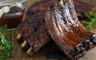 Ребрышки со скидкой: идеальный момент для BBQ-ужина (видео)