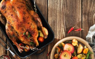 Этот фрукт сделает утку нежнейшей: с чем запечь птицу (видео)