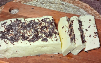 Никакой мороки с тестом: готовим легкий десерт без духовки (видео)