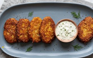 Деруны по-американски: как приготовить золотистые хешбрауны (видео)