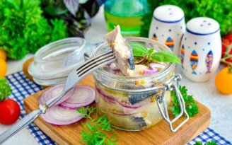 Закуска из сельди, которая покорит всех: быстрый рецепт за 10 минут (видео)