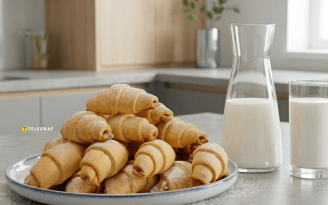 Нежные и вкусные, как в детстве: как приготовить рогалики с повидлом (видео)