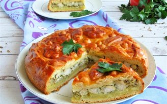 Успеете приготовить к ужину: такой пирог с курицей понравится всем близким (видео)
