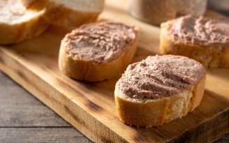 Такий паштет не соромно подати на святковий стіл: незвичний рецепт з грушею та коньяком