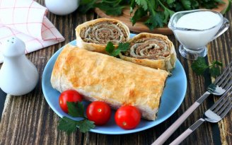 Лучше шаурмы: сочный лаваш с фаршем и сыром за 15 минут (видео)