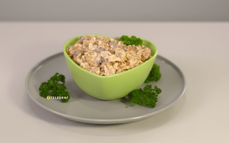 Как из трех простых продуктов сделать праздничное блюдо: рецепт салата "Экономка"