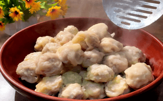 Без теста и лепки: рецепт "ленивых" пельменей (видео)