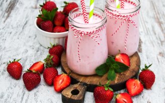 Таким напитком вы удивите гостей: как приготовить коктейль с зефиром (видео)