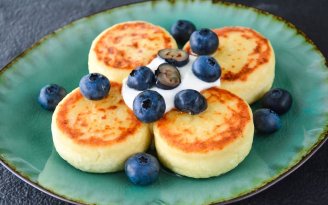 Нежные сырники, как в ресторане: раскрываем секрет идеальной пропорции (видео)