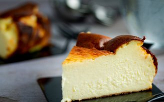Темная корочка – нежная серединка: секрет идеального баскского чизкейка дома (видео)