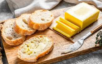 Быстрее, чем сходить в магазин: как сделать домашнее сливочное масло за три минуты из одного ингредиента (видео)