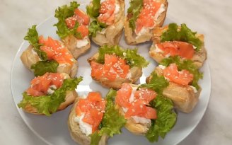 Красная рыба в новом формате: хрустящие мини-слойки с нежной начинкой (видео)