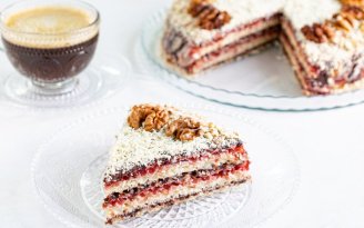 Вафельный торт станет еще вкуснее: что к нему добавить (видео)