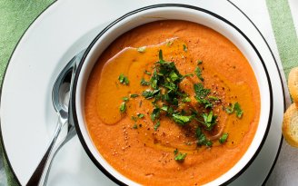 Легко, питательно и очень вкусно: суп-пюре из чечевицы, идеально подходящий к посту (видео)