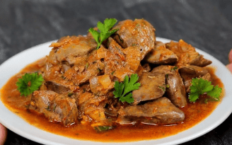 Понравится даже тем, кто не любит печень: как приготовить субпродукт с луком (видео)