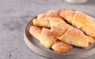 Домашние рогалики с вареньем: простой рецепт, который всегда удается (видео)