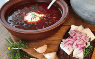 Сало не нужно солить часами: как приготовить вкусную закуску всего за 5 минут (видео)