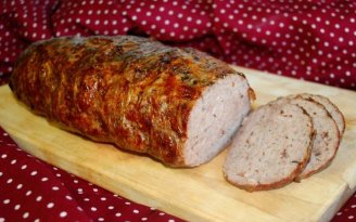 Главное блюдо к празднику: как приготовить мясной рулет, который выглядит как из ресторана (видео)