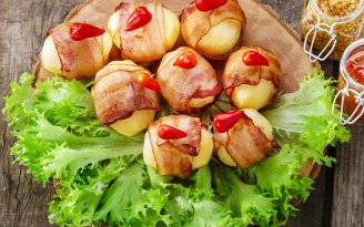 Картофель в беконе с сырной начинкой: просто, быстро и очень вкусно (видео)