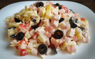 Быстрый салат с ветчиной и сыром: как вкусно приготовить