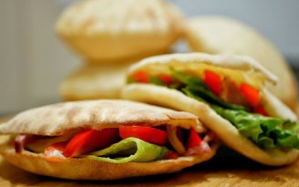 Забудьте об обычных бутербродах: этот овощной завтрак исчезает со стола в минуту (видео)