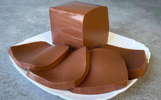 Килограмм чистого шоколадного удовольствия: десерт, который удивит всех (видео)