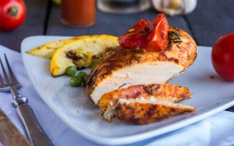 За двадцать минут – чрезвычайно сочное филе: секрет приготовления на сковороде (видео)