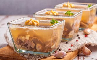 Холодец за полчаса: просто добавьте один ингредиент и забудьте о долгой варке (видео)