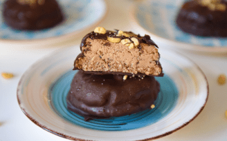 Здоровый сладкий перекус: шоколадно-арахисовые батончики (видео)