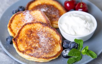 Не игнорируйте этот ингредиент: что добавить в тесто, чтобы оладьи получились пышными (видео)