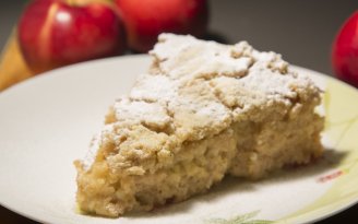 Пирог, который пахнет весной: яблочная нежность без хлопот (видео)