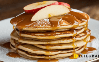 Приготовьте эти нежные яблочные оладьи: простой рецепт с минимальным набором ингредиентов (видео)