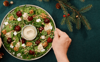 Праздничный венок, который хочется съесть: этот салат разнообразит ваш стол (видео)