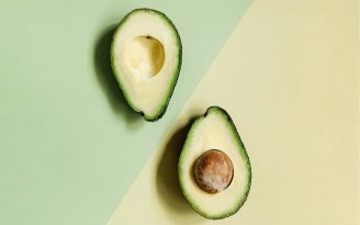 Авокадо "созреет" за десять минут: простой кухонный трюк (видео)