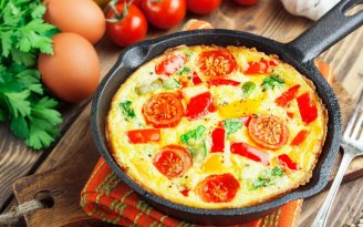 Если яичница надоела – попробуйте этот рецепт: идея для сытного завтрака (видео)