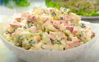 Оливье по-новому: добавьте этот ингредиент и привычный салат превратится в изысканное блюдо (видео)