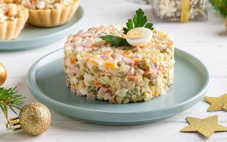 Забудьте о классическом оливье: готовим изысканную версию любимого салата (видео)