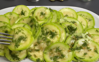 Вкус, который превосходит ожидания: маринованные кабачки за 20 минут (видео)